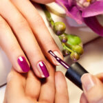 Traumhaftschöne Nägel bei Maniküre und Pediküre im Massage- & Fußpflegestudio Seven Senses.