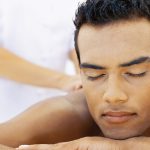 Verspannungen am gesamten Körper werden bei der Ganzkörpermassage gelockert.
